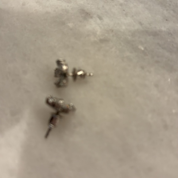 Flower earring - Picture 3 of 10